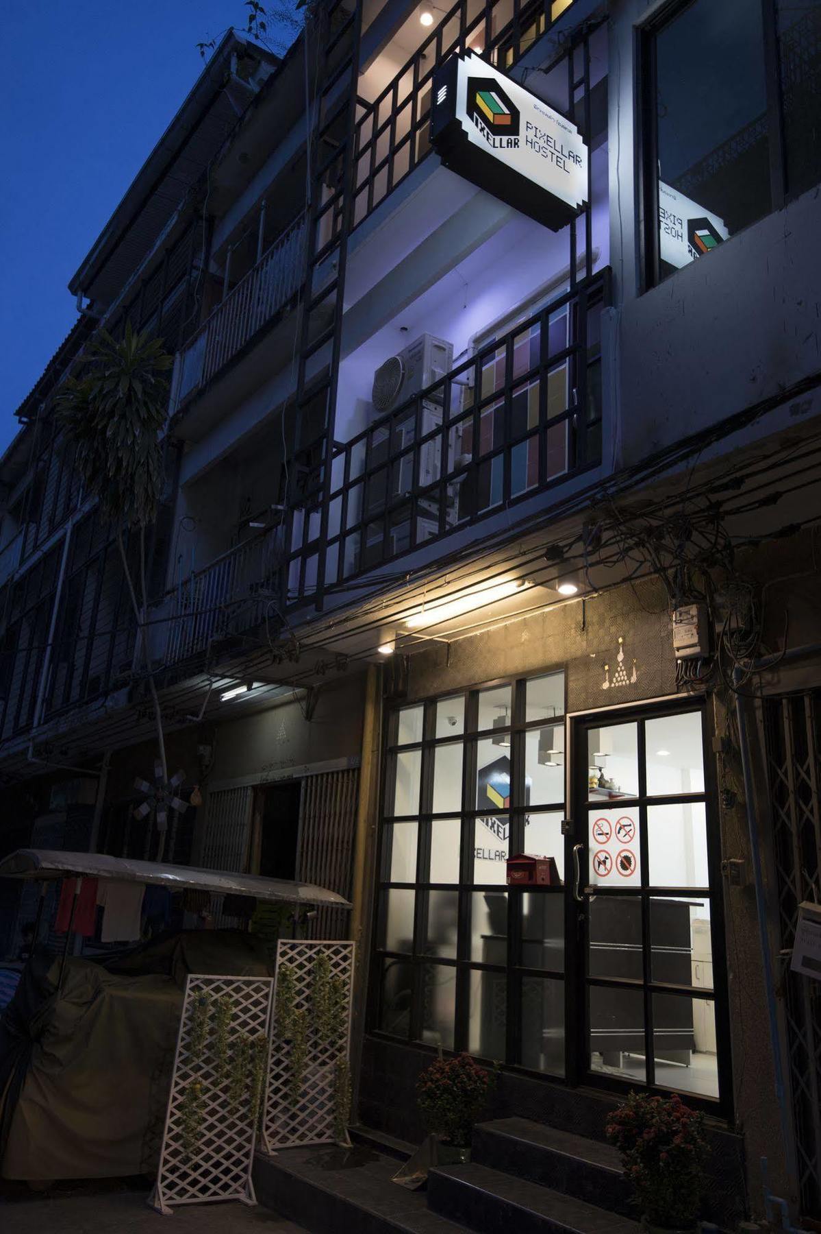 Pixellar Hostel Bangkok Exterior foto